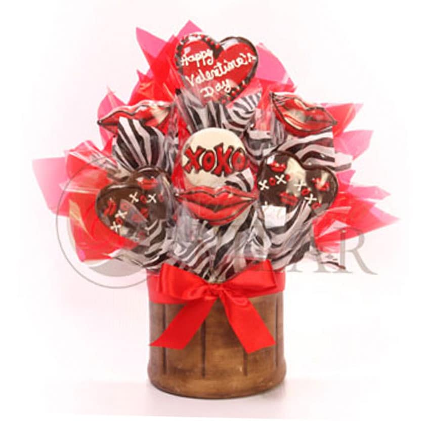 ARREGLO CORAZONES Y BESOS DE CHOCOLATE